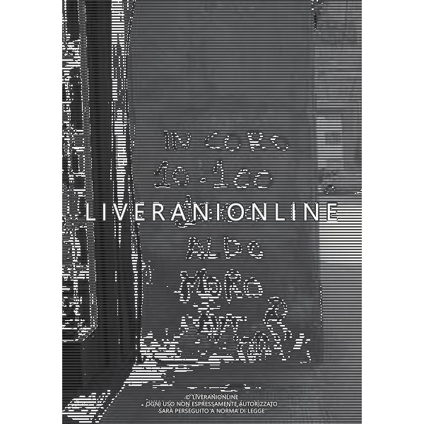 NEG-1978 MILANO SCRITTE CONTRO L\'ONOREVOLE ALDO MORO DURANTE IL RAPIMENTO DELLE BRIGATE ROSSE AG ALDO LIVERANI SAS