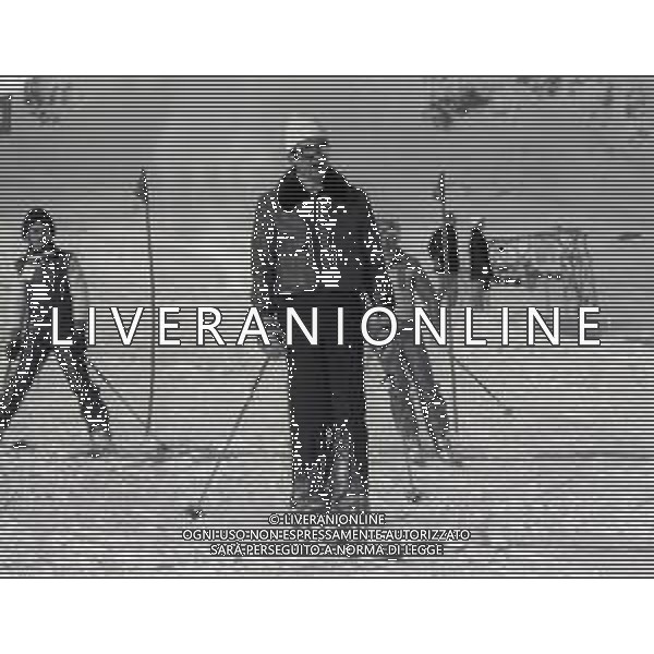 NEG-RETROSPETTIVA RE COSTANTINO II DI GRECIA NELLA FOTO RE CONSTANTINO II DI GRECIA A SAINT MORITZ CON FAMIGLIA SULLA NEVE NELL\'ANNO 1973 AG ALDO LIVERANI SAS