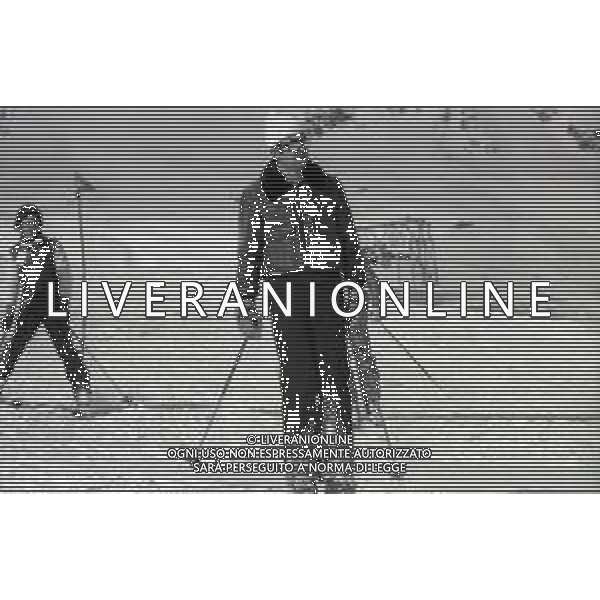 NEG-RETROSPETTIVA RE COSTANTINO II DI GRECIA NELLA FOTO RE CONSTANTINO II DI GRECIA A SAINT MORITZ CON FAMIGLIA SULLA NEVE NELL\'ANNO 1973 AG ALDO LIVERANI SAS