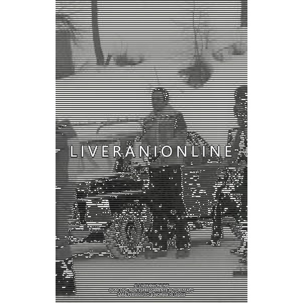 NEG-RETROSPETTIVA RE COSTANTINO II DI GRECIA NELLA FOTO RE CONSTANTINO II DI GRECIA A SAINT MORITZ CON FAMIGLIA SULLA NEVE NELL\'ANNO 1973 AG ALDO LIVERANI SAS