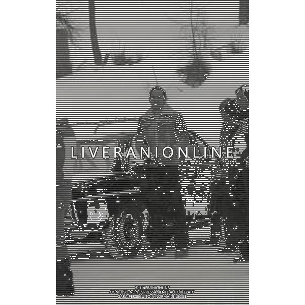 NEG-RETROSPETTIVA RE COSTANTINO II DI GRECIA NELLA FOTO RE CONSTANTINO II DI GRECIA A SAINT MORITZ CON FAMIGLIA SULLA NEVE NELL\'ANNO 1973 AG ALDO LIVERANI SAS