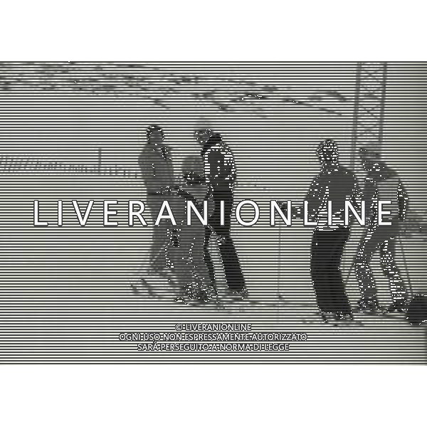 NEG-RETROSPETTIVA RE COSTANTINO II DI GRECIA NELLA FOTO RE CONSTANTINO II DI GRECIA A SAINT MORITZ CON FAMIGLIA SULLA NEVE NELL\'ANNO 1973 AG ALDO LIVERANI SAS