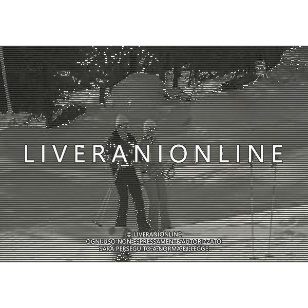 NEG-RETROSPETTIVA RE COSTANTINO II DI GRECIA NELLA FOTO RE CONSTANTINO II DI GRECIA A SAINT MORITZ CON FAMIGLIA SULLA NEVE NELL\'ANNO 1973 AG ALDO LIVERANI SAS