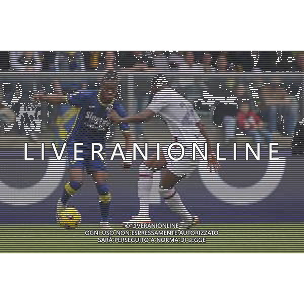 Fikayo Tomori of AC Milan battle for the ball with Tijjani Noslin of Hellas Verona FC during Hellas Verona FC vs AC Milan, 29° Serie A Tim 2023-24 game at Marcantonio Bentegodi Stadium in Verona (VR), Italy, on March 17, 2024. (Photo by Davide Casentini)/ AGENZIA ALDO LIVERANI SAS