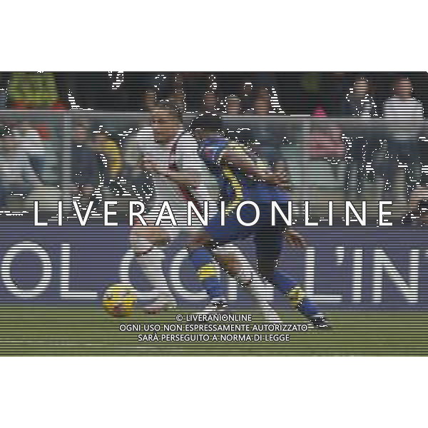 Noah Okafor of AC Milan , contrasto Juan David Cabal Murillo of Hellas Verona FC during Hellas Verona FC vs AC Milan, 29° Serie A Tim 2023-24 game at Marcantonio Bentegodi Stadium in Verona (VR), Italy, on March 17, 2024. (Photo by Davide Casentini)/ AGENZIA ALDO LIVERANI SAS