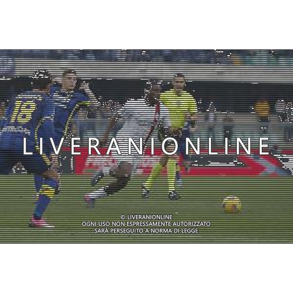 Ruben Loftus-Cheek of AC Milan play the ball during Hellas Verona FC vs AC Milan, 29° Serie A Tim 2023-24 game at Marcantonio Bentegodi Stadium in Verona (VR), Italy, on March 17, 2024. (Photo by Davide Casentini)/ AGENZIA ALDO LIVERANI SAS