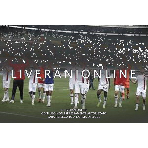 Esultanza fine gara - Milan players celebrate the victory at the end of Hellas Verona FC vs AC Milan, 29° Serie A Tim 2023-24 game at Marcantonio Bentegodi Stadium in Verona (VR), Italy, on March 17, 2024. (Photo by Davide Casentini)/ AGENZIA ALDO LIVERANI SAS
