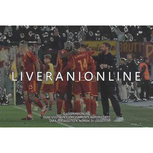 Roma vs Sassuolo - Campionato Serie A TIM - 29 giornata - Stadio Olimpico - Roma 17-03-2024 nella foto Esultanza Roma dopo il Gol Lorenzo Pellegrini con Daniele De Rossi e Romelu Lukaku ©Federico Gaetano / AGENZIA ALDO LIVERANI SAS