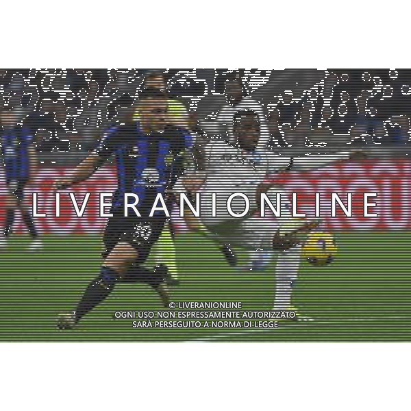 Inter vs Napoli nella foto Lautaro Martinez (Inter) e Hamed Traore\' (Napoli) Milano 17-03-2024 Stadio Giuseppe Meazza - San Siro Campionato Serie A TIM - 29a giornata foto Roberto Garavaglia/Agenzia Aldo Liverani sas/ AGENZIA ALDO LIVERANI SAS