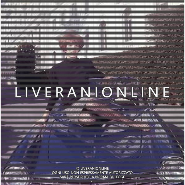 COL-RETROSPETTIVA IVA ZANICCHI CANTANTE NELLA FOTO IVA ZANICCHI A SANREMO NELL\'ANNO 1967 AG ALDO LIVERANI SAS