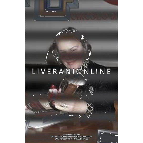 DIAP-RETROSPETTIVA NILDE IOTTI POLITICA NELLA FOTO NILDE IOTTI A MILANO IN VISITA ALLA TRIENNALE NELL\'ANNO 1987 AG ALDO LIVERANI SAS    