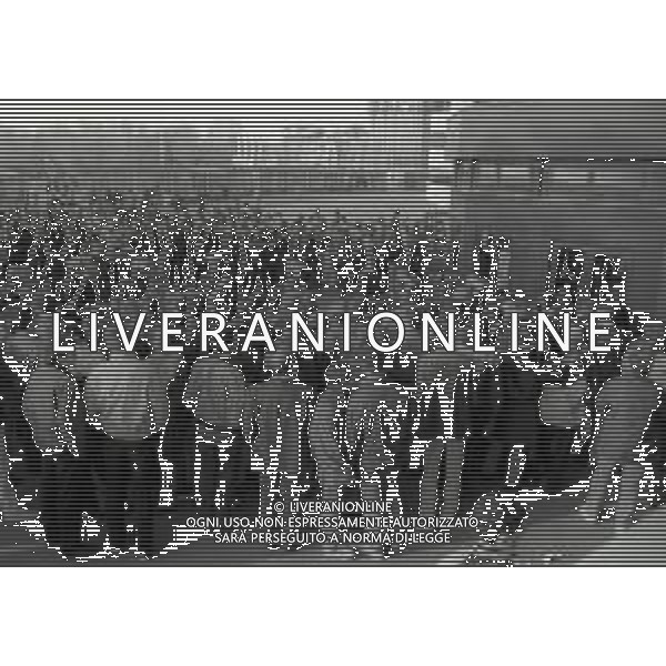NEG-26-03-1994 MILANO-CAMPIONATO DI CALCIO SERIE A INTER-GENOA 1-3 NELLA FOTO CONTESTAZIONE DEI TIFOSI DELL\'INTER DOPO LA SCONFITTA CON IL GENOA AG ALDO LIVERANI SAS