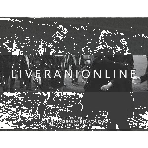 NEG-02-01-1994 MILANO CAMPIONATO DI CALCIO SERIE A INTER-ATALANTA 1-2 NELLA FOTO LITE TRA WALETR ZENGA E ANDREA VALDINOCI ALLENATORE ATALANTA AG ALDO LIVERANI SAS