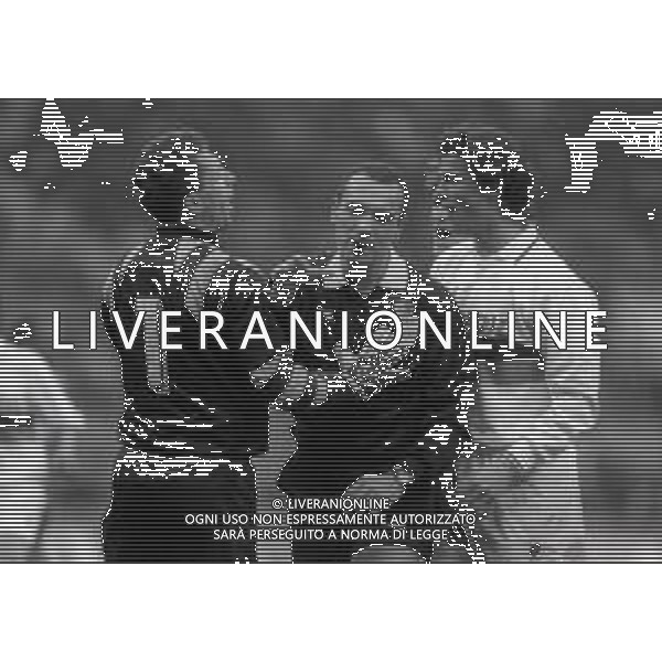 NEG-02-01-1994 MILANO CAMPIONATO DI CALCIO SERIE A INTER-ATALANTA 1-2 NELLA FOTO FABRIZIO FERRON CON L\'ARBITRO GIANNI BESCHIN E SIMONE PAVAN AG ALDO LIVERANI SAS