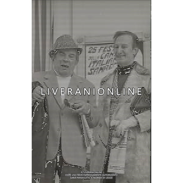 NEG-RETROSPETTIVA CINIO ANGELINI DIRETTORE D\'ORCHESTRA E ARRANGIATORE NELLA FOTO CINICO ANGELINI CON NUNZIO FILOGAMO A SANREMO NELL\'ANNO 1975 AG ALDO LIVERANI SAS
