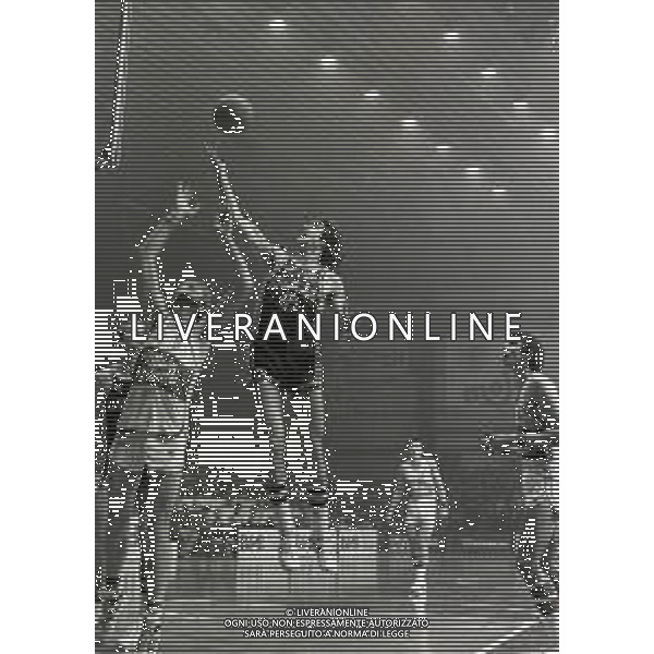 NEG-1980-1981 CANTU\' CAMPIONATO DI BASKET SERIE A1 SQUIBB CANTU\'-TAURISANDA VARESE NELLA FOTO AZIONE DI GIOCO FOTO ENRICO LIVERANI-AG ALDO LIVERANI SAS