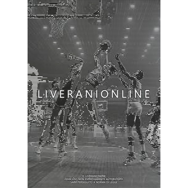 NEG-1980-1981 CANTU\' CAMPIONATO DI BASKET SERIE A1 SQUIBB CANTU\'-TAURISANDA VARESE NELLA FOTO AZIONE DI GIOCO FOTO ENRICO LIVERANI-AG ALDO LIVERANI SAS