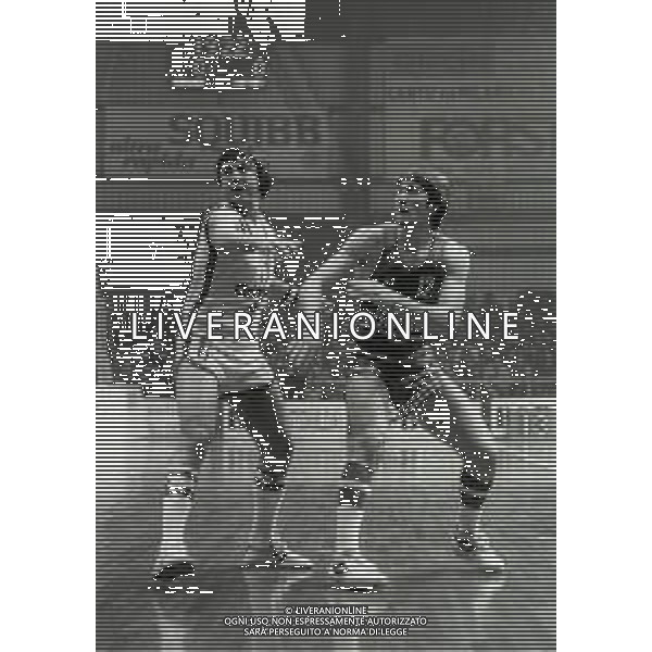 NEG-1980-1981 CANTU\' CAMPIONATO DI BASKET SERIE A1 SQUIBB CANTU\'-GRIMALDI TORINO NELLA FOTO ANTONELLO RIVA E PINO BRUMATTI FOTO ENRICO LIVERANI-AG ALDO LIVERANI SAS