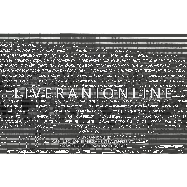 NEG-16-01-1994 PIACENZA CAMPIONATO DI CALCIO SERIE A PIACENZA-SAMPDORIA 2-1 NELLA FOTO TIFOSI PIACENZA CONTRO LA RAI AG ALDO LIVERANI SAS