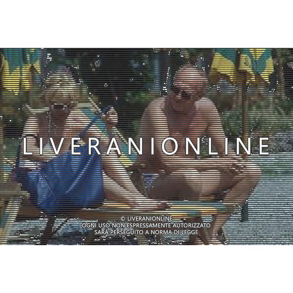 RAIMONDO VIANELLO ATTORE CONDUTTORE TELEVISIVO CON SANDRA MONDAINI NEL 1986 ARCHIVIO AG. ALDO LIVERANI RETROSPETTIVA