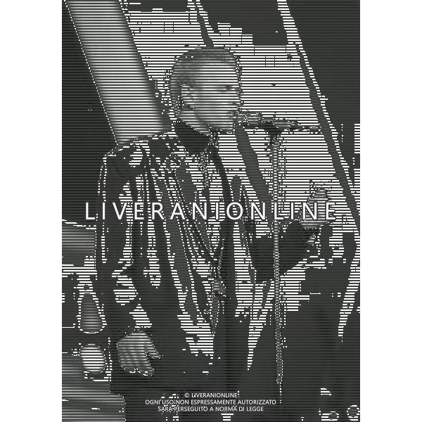 NEG-RETROSPETTIVA TEO LOSITO CANTANTE NELLA FOTO TEO LOSITO A SANREMO NELL\'ANNO 1987 A SANREMO AG ALDO LIVERANI SAS