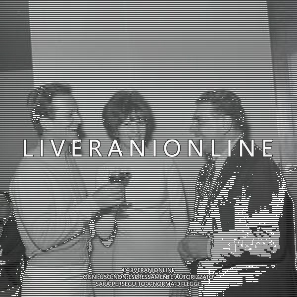 NEG-RETROSPETTIVA IVA ZANICCHI CANTANTE NELLA FOTO IVA ZANICCHI NELL\'ANNO 1966 CON IL MAESTRO DANZA A SANREMO AG ALDO LIVERANI SAS 