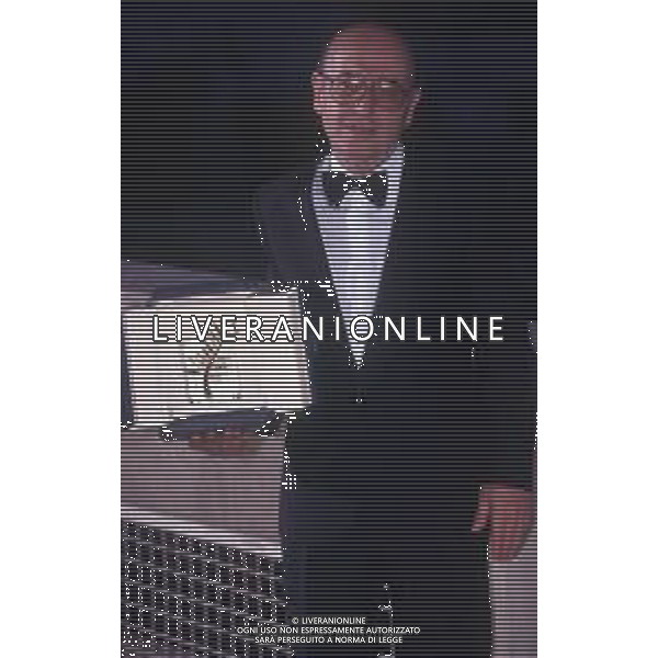 DIAP- RETROSPETTIVA THEO ANGELOPOULOS REGISTA -SCENEGGIATORE E PRODUTTORE CINEMATOGRAFICO NELLA FOTO THEO ANGELOPOULOS NELL\'ANNO 1998 A CANNES AG ALDO LIVERANI SAS  