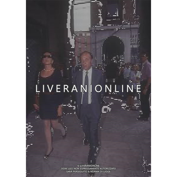 DIAP-RETROSPETTIVA GIANNI VARASI FINANZIERE NELLA FOTO GIANNI VARASI CON LA MOGLIE AI FUNERALI DI RAUL GARDINI A RAVENNA NELL\'ANNO 1993  AG ALDO LIVERANI SAS  