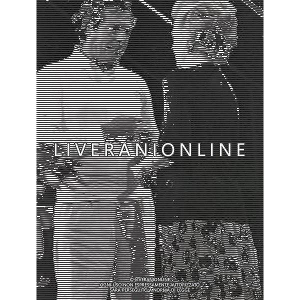 NEG-RETROSPETTIVA MARCELLO MASTROIANNI ATTORE NELLA FOTO MARCELLO MASTROIANNI CON GIULIETTA MASINA ALLA BUSSOLA DI VIAREGGIO NELL\'ANNO 1980 AG ALDO LIVERANI SAS