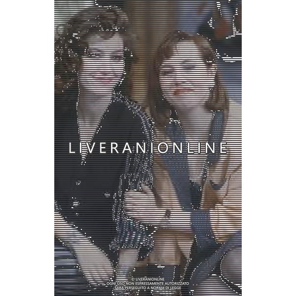 DIAP-RETROSPETTIVA SABINA GUZZANTI ATTRICE NELLA FOTO SABINA GUZZANTI CON ALESSANDRA CASELLA NELLA TRASMISSIONE TELEVISIVA “LA TV DELLE RAGAZZE“ ANNO 1989 AG ALDO LIVERANI SAS