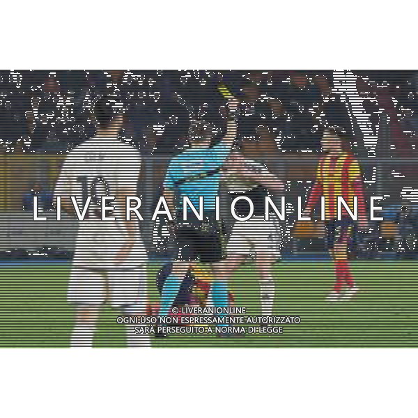 TVEM Bryan Cristante of AS Roma receives a yellow card during the Italian soccer Serie A match US Lecce vs AS Roma on April 1, 2024 at Via del Mare Stadium in Lecce, Italy. Photo Emmanuele Mastrodonato/agenzia Liverani