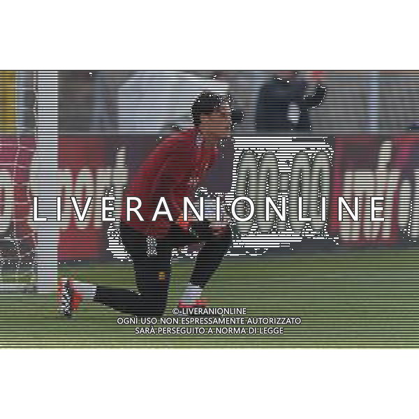 TVEM Mile Svilar of AS Roma warms up during the Italian soccer Serie A match US Lecce vs AS Roma on April 1, 2024 at Via del Mare Stadium in Lecce, Italy. Photo Emmanuele Mastrodonato/agenzia Liverani / AGENZIA ALDO LIVERANI SAS