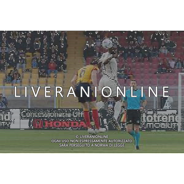 TVEM Romelu Lukaku of AS Roma and Federico Baschirotto of US Lecce during the Italian soccer Serie A match US Lecce vs AS Roma on April 1, 2024 at Via del Mare Stadium in Lecce, Italy. Photo Emmanuele Mastrodonato/agenzia Liverani / AGENZIA ALDO LIVERANI SAS