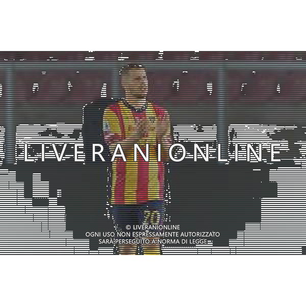 TVEM Ylber Ramadani of US Lecce greet the fans during the Italian soccer Serie A match US Lecce vs AS Roma on April 1, 2024 at Via del Mare Stadium in Lecce, Italy. Photo Emmanuele Mastrodonato/agenzia Liverani / AGENZIA ALDO LIVERANI SAS