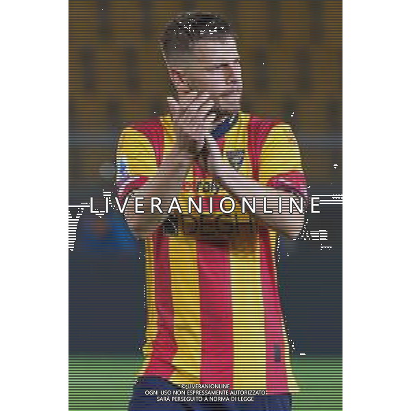 TVEM Ylber Ramadani of US Lecce greet the fans during the Italian soccer Serie A match US Lecce vs AS Roma on April 1, 2024 at Via del Mare Stadium in Lecce, Italy. Photo Emmanuele Mastrodonato/agenzia Liverani / AGENZIA ALDO LIVERANI SAS