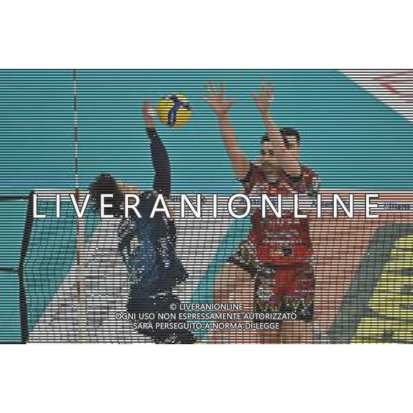 TVRG Milano vs Perugia nella foto Yuki Ishikawa (Powervolley Milano) e Simone Giannelli (Volley Perugia) Milano 03-04-2024 Allianz Cloud Palalido Allianz Powervolley Milano vs Sir Susa Vim Volley Perugia SuperLega Credem Banca - gara 2 semifinali playoff scudetto foto Roberto Garavaglia/Agenzia Aldo Liverani sas