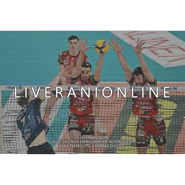 TVRG Milano vs Perugia nella foto Simone Giannelli (Volley Perugia) SX e Flavio Cesar Resende Gualberto (Volley Perugia) DX Milano 03-04-2024 Allianz Cloud Palalido Allianz Powervolley Milano vs Sir Susa Vim Volley Perugia SuperLega Credem Banca - gara 2 semifinali playoff scudetto foto Roberto Garavaglia/Agenzia Aldo Liverani sas/ AGENZIA ALDO LIVERANI SAS