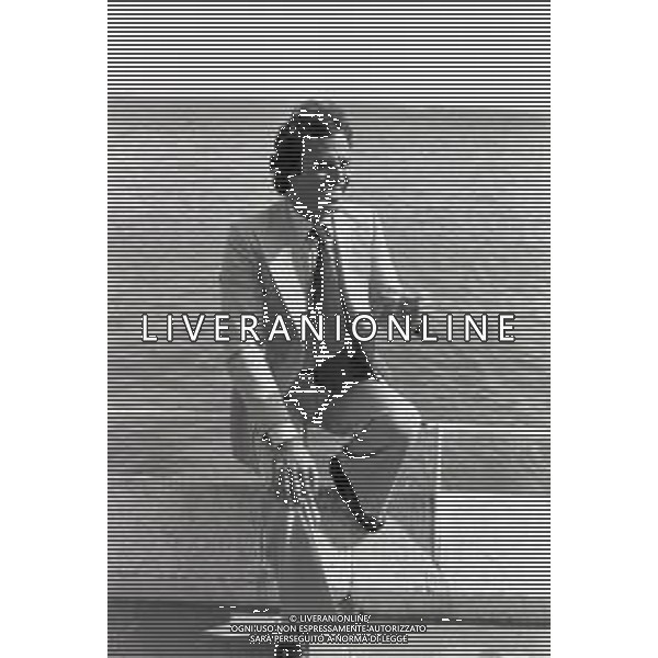 NEG-RETROSPETTIVA JULIO IGLESIAS CANTANTE NELLA FOTO JULIO IGLESIAS A CANNES NELL\'ANNO 1979 AG ALDO LIVERANI SAS 