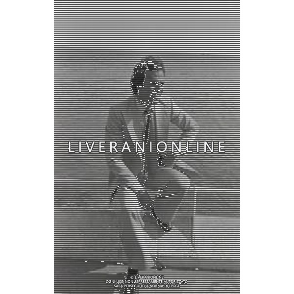 NEG-RETROSPETTIVA JULIO IGLESIAS CANTANTE NELLA FOTO JULIO IGLESIAS A CANNES NELL\'ANNO 1979 AG ALDO LIVERANI SAS 