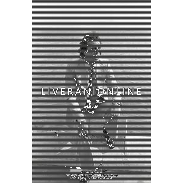 NEG-RETROSPETTIVA JULIO IGLESIAS CANTANTE NELLA FOTO JULIO IGLESIAS A CANNES NELL\'ANNO 1979 AG ALDO LIVERANI SAS 