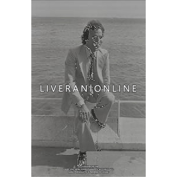 NEG-RETROSPETTIVA JULIO IGLESIAS CANTANTE NELLA FOTO JULIO IGLESIAS A CANNES NELL\'ANNO 1979 AG ALDO LIVERANI SAS 