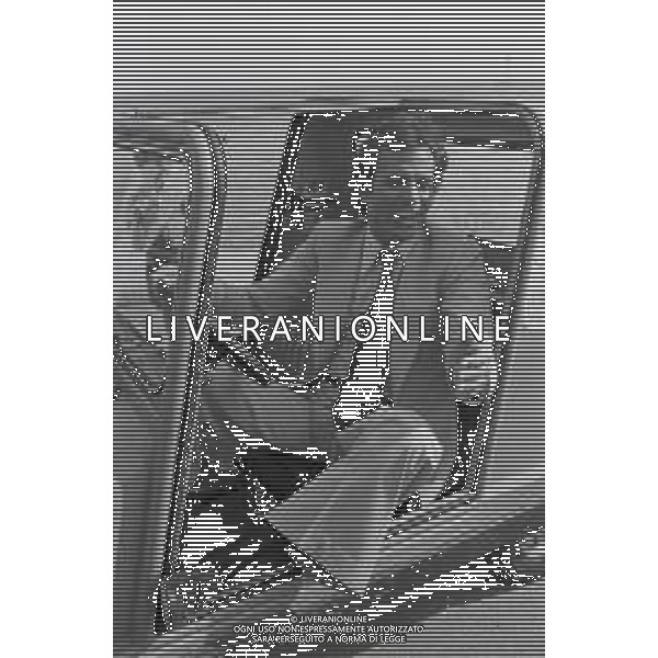 NEG-RETROSPETTIVA JULIO IGLESIAS CANTANTE NELLA FOTO JULIO IGLESIAS A CANNES NELL\'ANNO 1979 AG ALDO LIVERANI SAS 