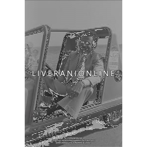 NEG-RETROSPETTIVA JULIO IGLESIAS CANTANTE NELLA FOTO JULIO IGLESIAS A CANNES NELL\'ANNO 1979 AG ALDO LIVERANI SAS 