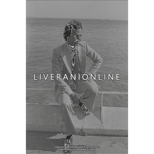 NEG-RETROSPETTIVA JULIO IGLESIAS CANTANTE NELLA FOTO JULIO IGLESIAS A CANNES NELL\'ANNO 1979 AG ALDO LIVERANI SAS 