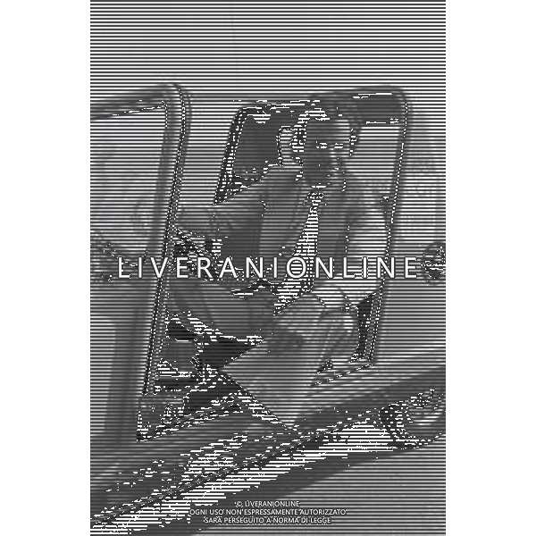 NEG-RETROSPETTIVA JULIO IGLESIAS CANTANTE NELLA FOTO JULIO IGLESIAS A CANNES NELL\'ANNO 1979 AG ALDO LIVERANI SAS 