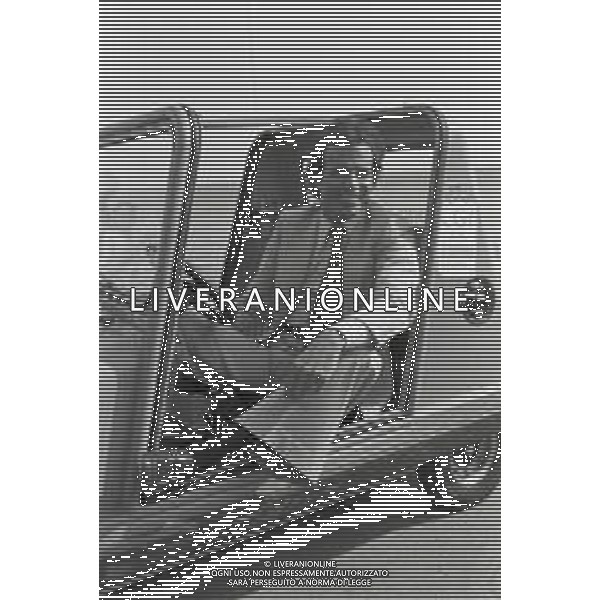 NEG-RETROSPETTIVA JULIO IGLESIAS CANTANTE NELLA FOTO JULIO IGLESIAS A CANNES NELL\'ANNO 1979 AG ALDO LIVERANI SAS 