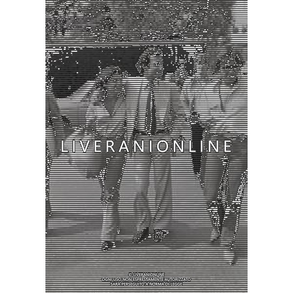 NEG-RETROSPETTIVA JULIO IGLESIAS CANTANTE NELLA FOTO JULIO IGLESIAS A CANNES NELL\'ANNO 1979 AG ALDO LIVERANI SAS 