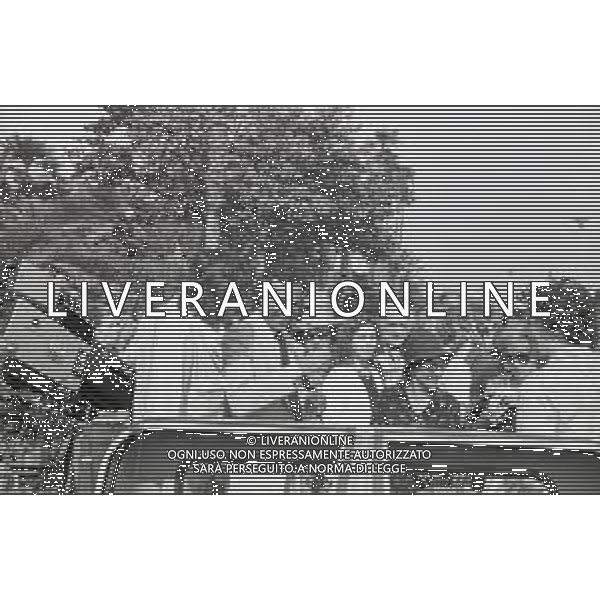 NEG-RETROSPETTIVA JULIO IGLESIAS CANTANTE NELLA FOTO JULIO IGLESIAS A CANNES NELL\'ANNO 1979 AG ALDO LIVERANI SAS 