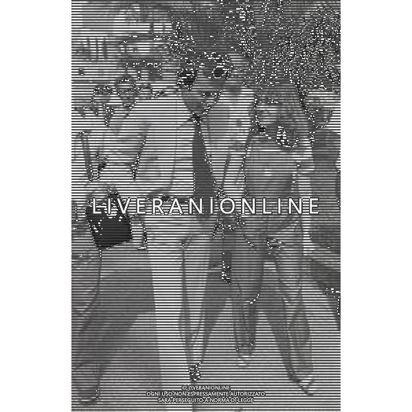 NEG-RETROSPETTIVA JULIO IGLESIAS CANTANTE NELLA FOTO JULIO IGLESIAS A CANNES NELL\'ANNO 1979 AG ALDO LIVERANI SAS 