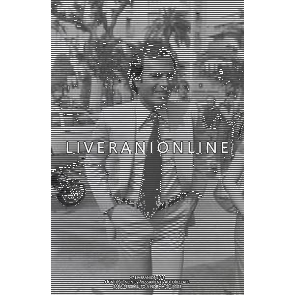 NEG-RETROSPETTIVA JULIO IGLESIAS CANTANTE NELLA FOTO JULIO IGLESIAS A CANNES NELL\'ANNO 1979 AG ALDO LIVERANI SAS 